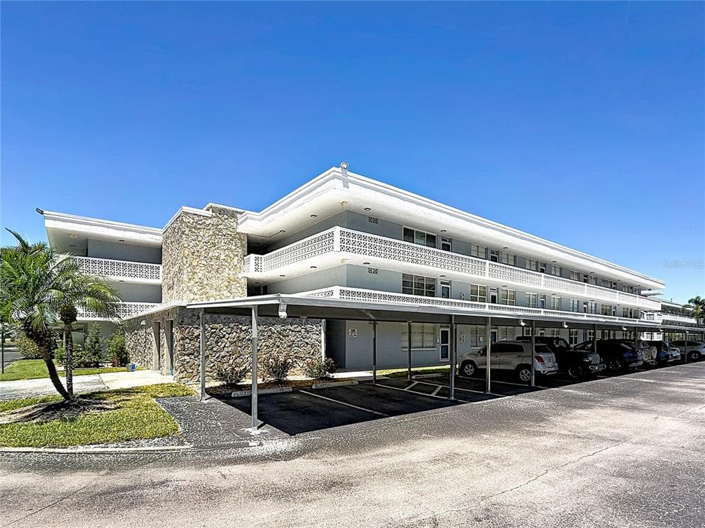 4720 LOCUST STREET NE UNIT 311 ST PETERSBURG, FL 33703