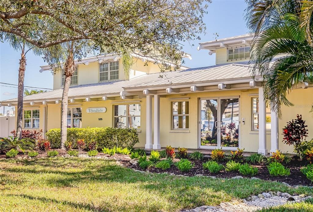 525 8TH STREET W BRADENTON, FL 34205