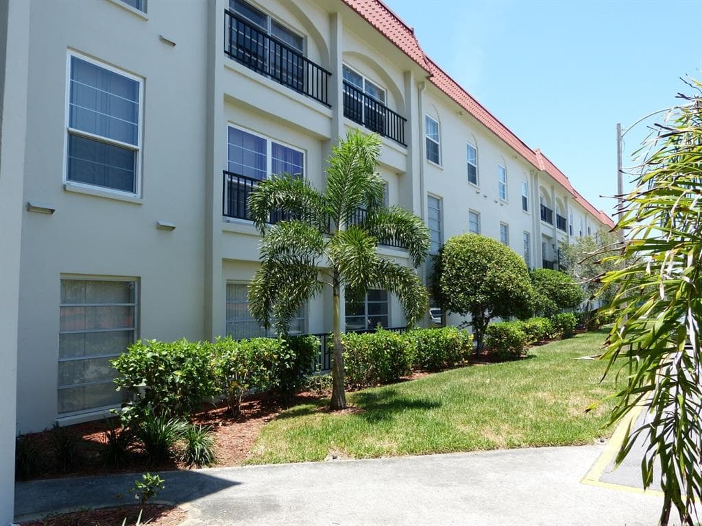 2700 BAYSHORE BOULEVARD UNIT 2205 DUNEDIN, FL 34698