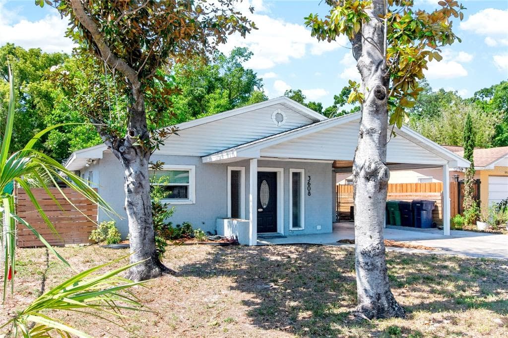 3608 W CARMEN STREET
