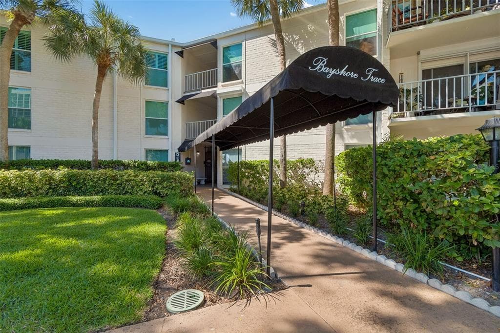 3325 BAYSHORE BOULEVARD UNIT D14 TAMPA, FL 33629