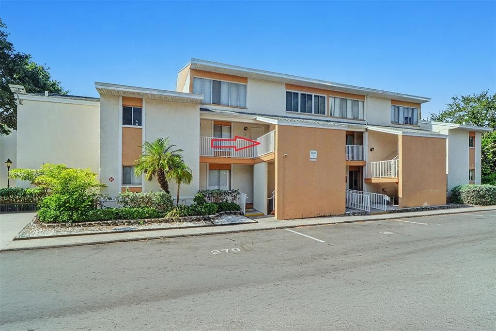 592 100TH AVENUE N UNIT 202 ST PETERSBURG, FL 33702