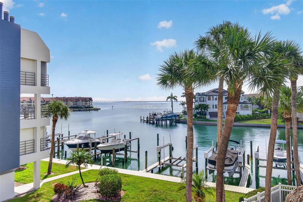 363 PINELLAS BAYWAY S UNIT 42 ST PETERSBURG, FL 33715