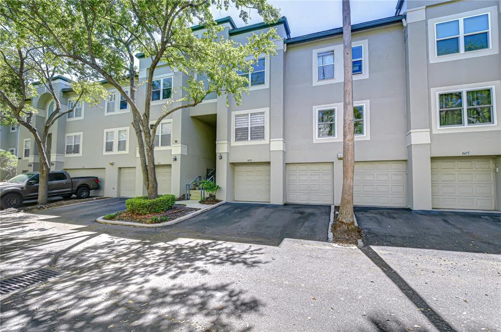 609 TROPICAL BREEZE WAY UNIT 609 TAMPA, FL 33602