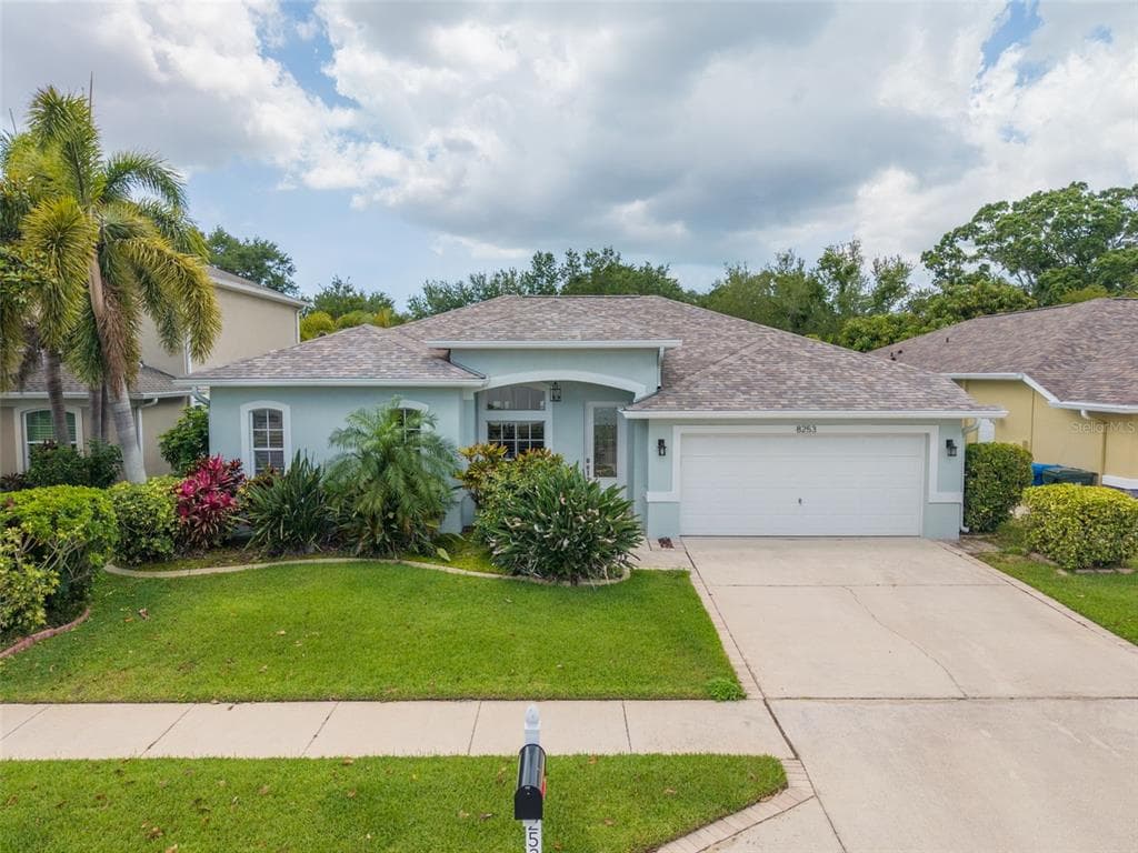 8253 WILD OAKS CIRCLE LARGO, FL 33773