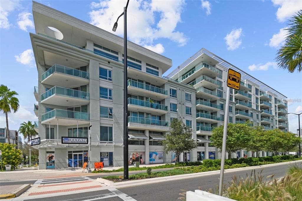 111 N 12TH STREET UNIT 1320 TAMPA, FL 33602