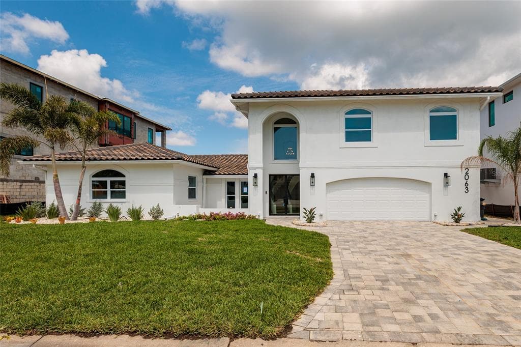 2063 ILLINOIS AVENUE NE ST PETERSBURG, FL 33703