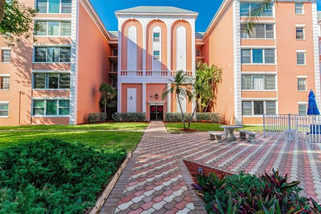 6960 20TH AVENUE N UNIT 501 ST PETERSBURG, FL 33710
