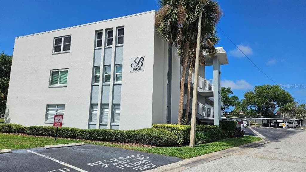 9950 47TH AVENUE N UNIT 303 ST PETERSBURG, FL 33708
