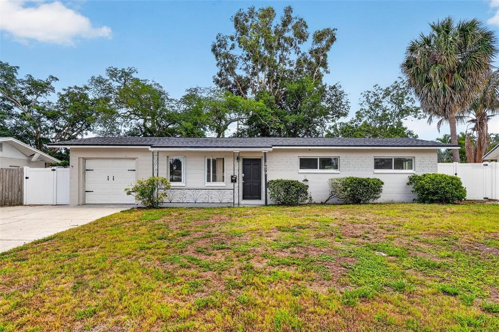 3673 SEAROBIN DRIVE SE ST PETERSBURG, FL 33705