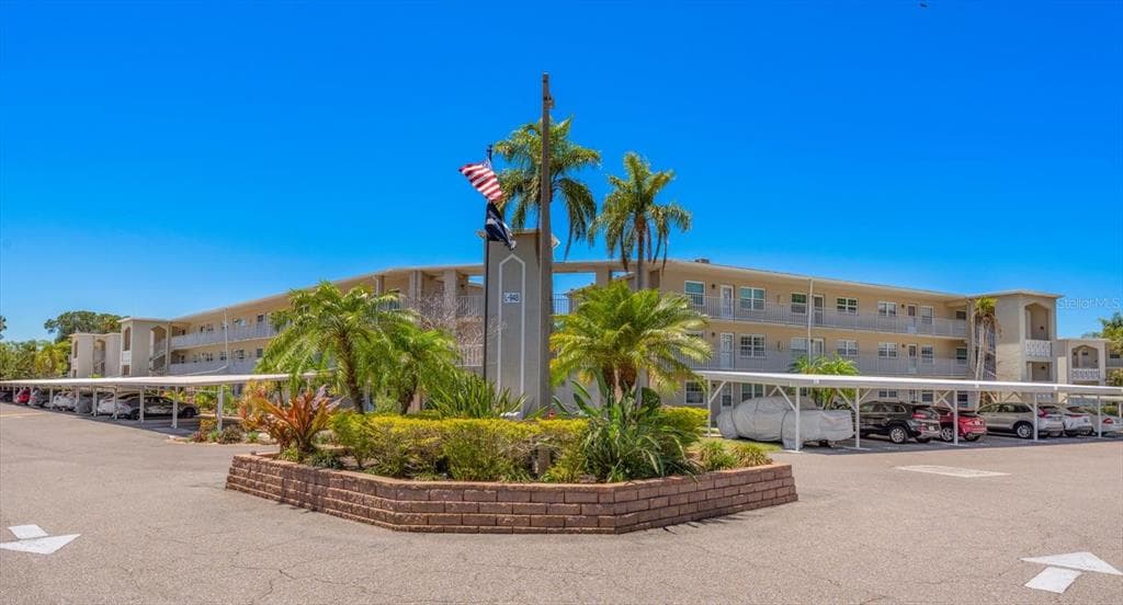 948 VIRGINIA STREET UNIT 207 DUNEDIN, FL 34698