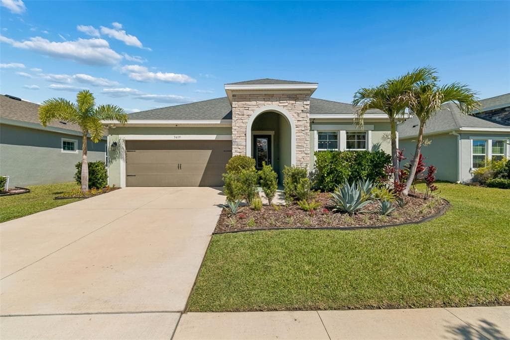 5619 SILVER SUN DRIVE APOLLO BEACH, FL 33572