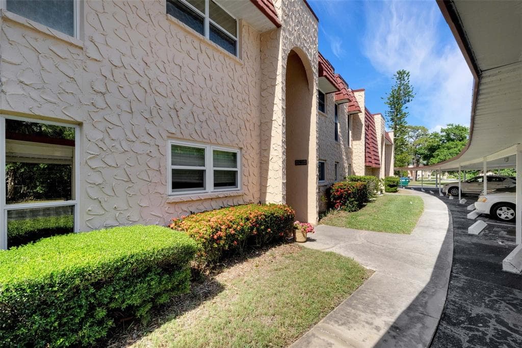 218 DOGWOOD CIRCLE UNIT 218 SEMINOLE, FL 33777