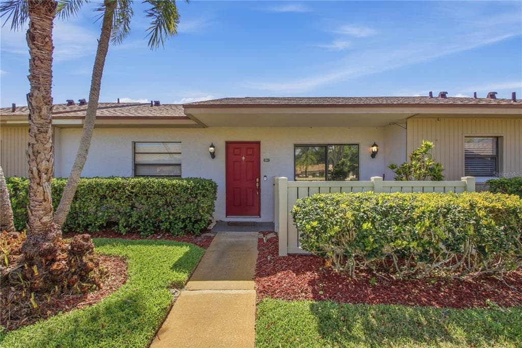 260 MICHAELS CIRCLE OLDSMAR, FL 34677