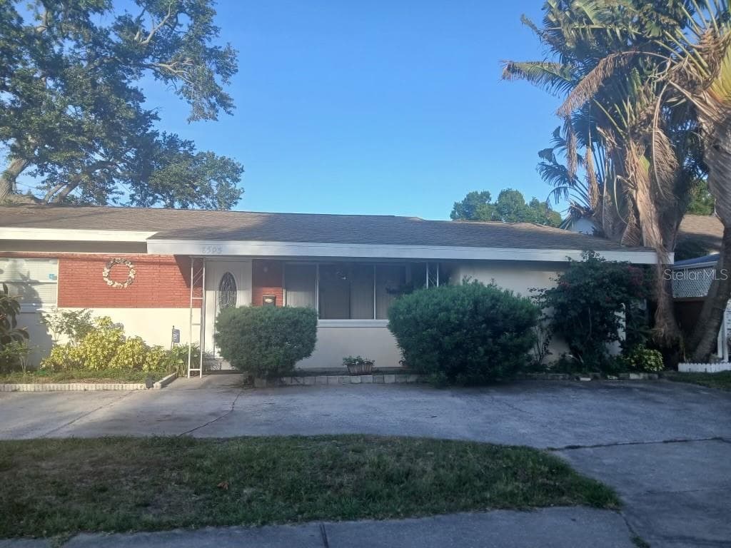 8595 52ND STREET N