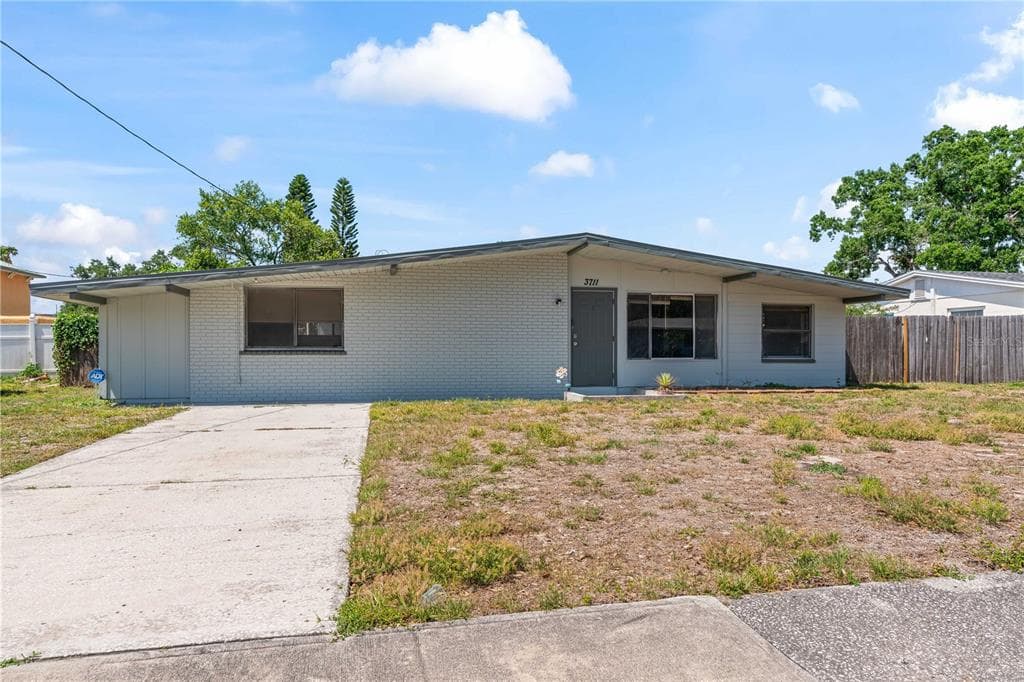 3711 W LEILA AVENUE TAMPA, FL 33611