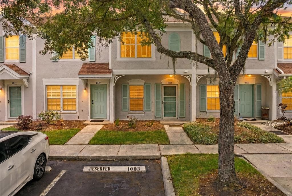 8635 HUNTERS KEY CIRCLE TAMPA, FL 33647
