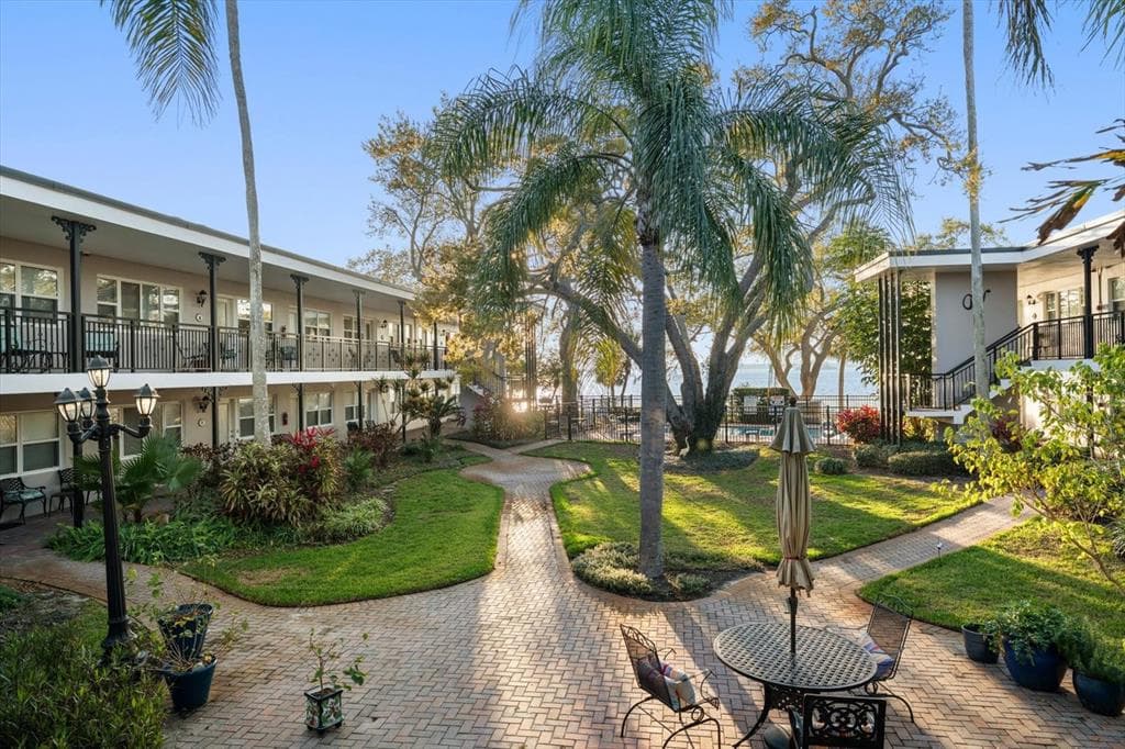 1101 VICTORIA DRIVE UNIT 7 DUNEDIN, FL 34698