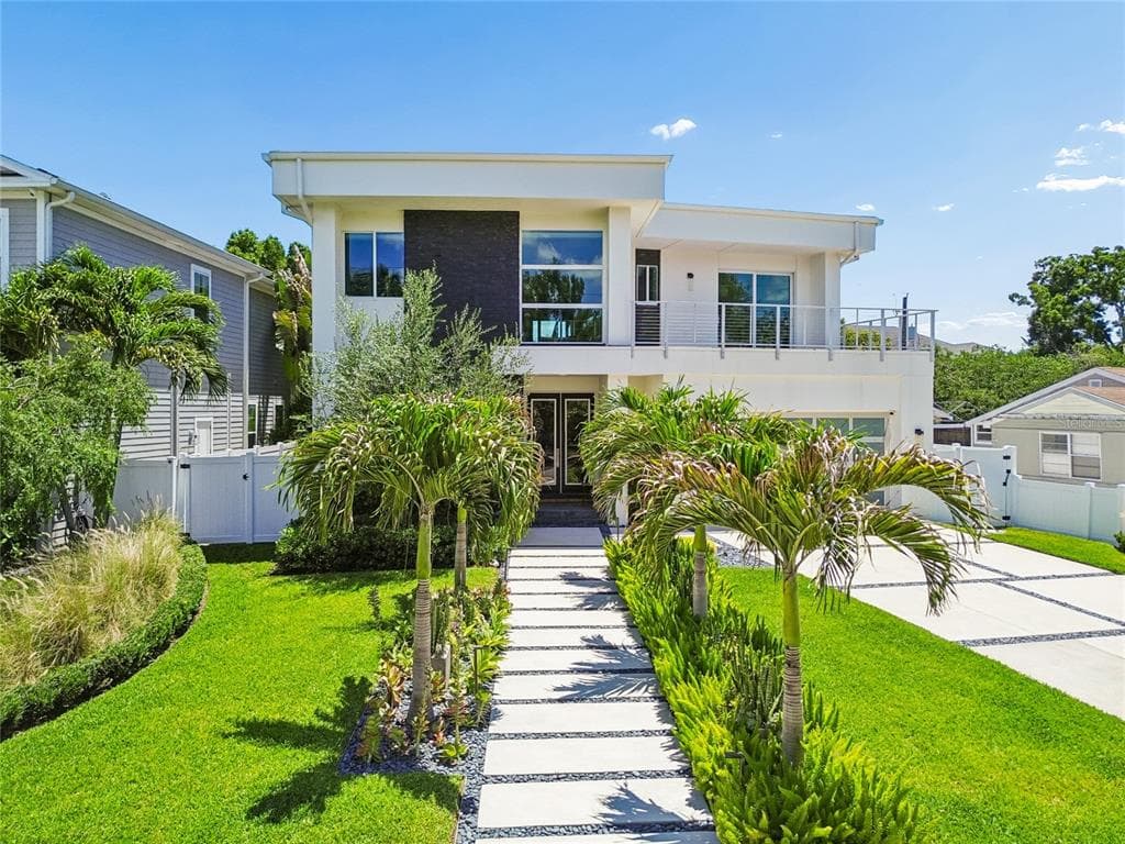 4418 W KENSINGTON AVENUE TAMPA, FL 33629