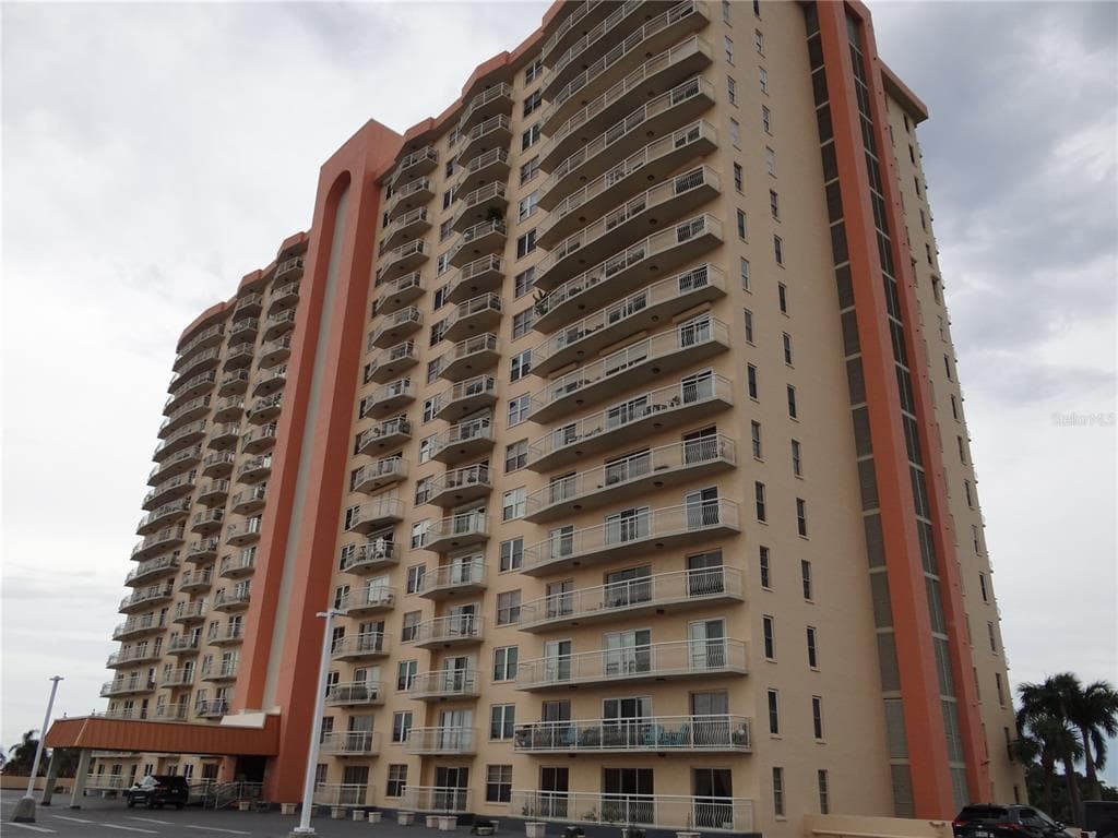 4900 BRITTANY DRIVE S UNIT 305 ST PETERSBURG, FL 33715