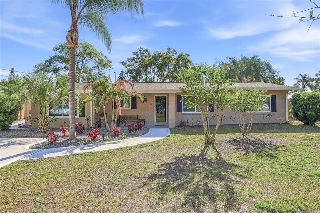 12109 FOREST HILLS DRIVE TAMPA, FL 33612