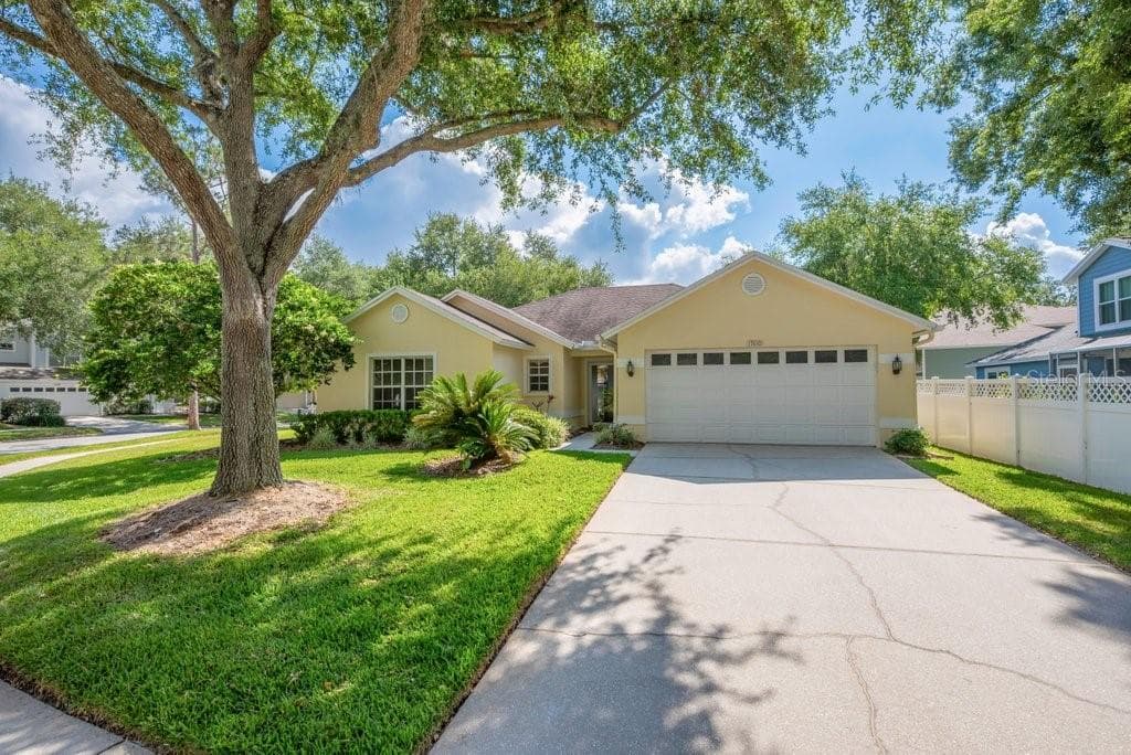 17610 ESPRIT DRIVE TAMPA, FL 33647