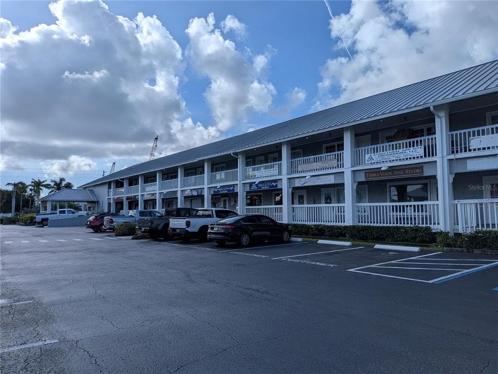 1120 PINELLAS BAYWAY S UNIT 211 ST PETERSBURG, FL 33715