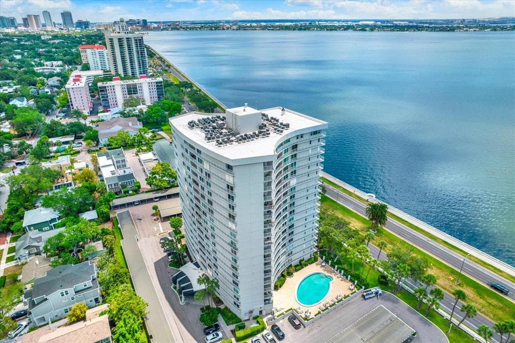 2611 BAYSHORE BOULEVARD UNIT 304 TAMPA, FL 33629