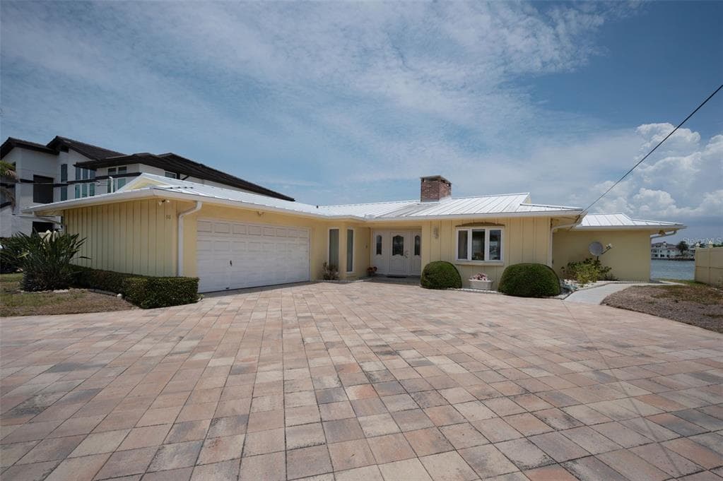 516 HARBOR DRIVE N