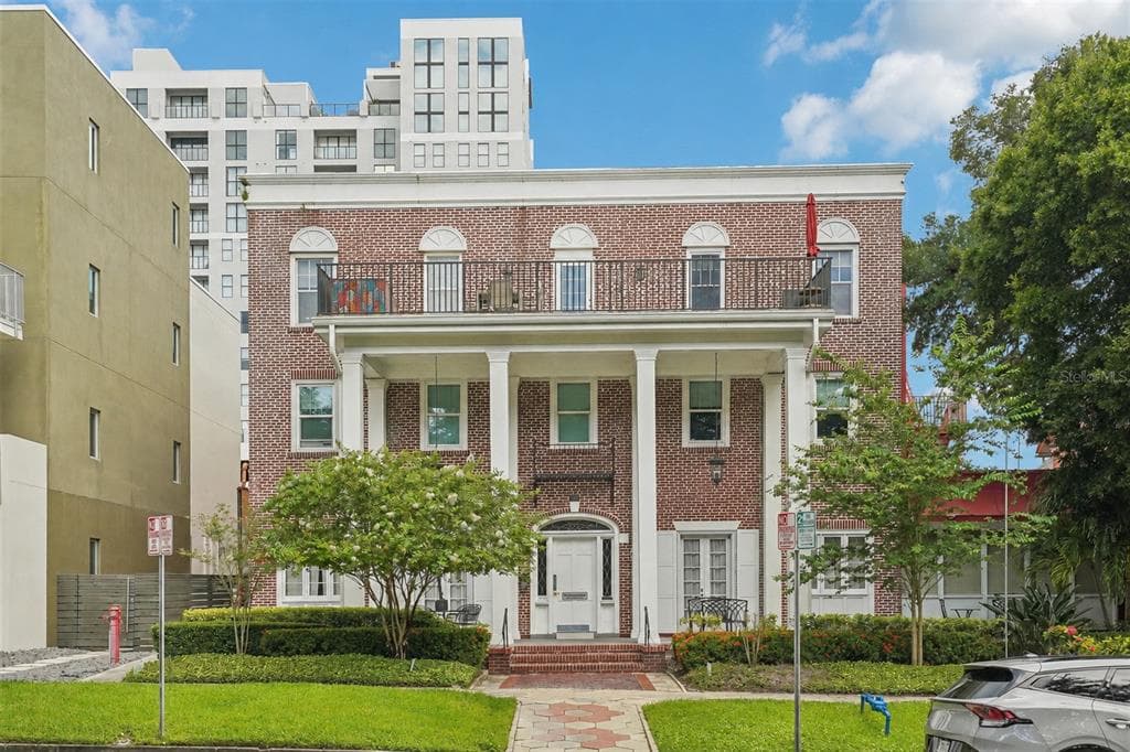 219 4TH AVENUE N UNIT 201 ST PETERSBURG, FL 33701