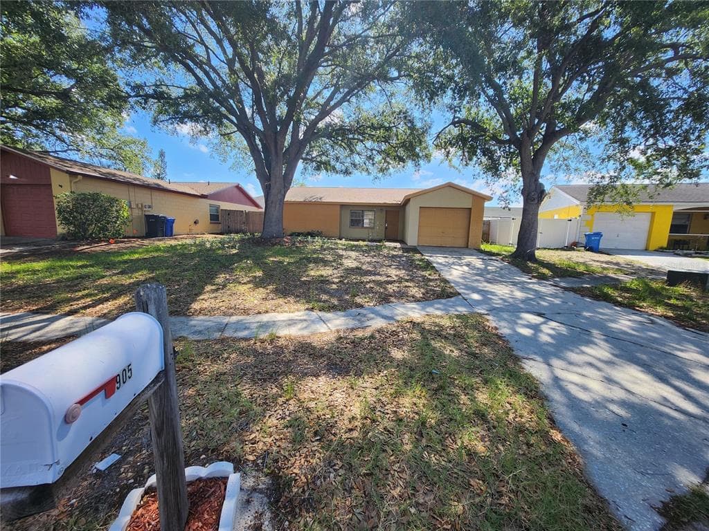 905 OLD FIELD DRIVE BRANDON, FL 33511