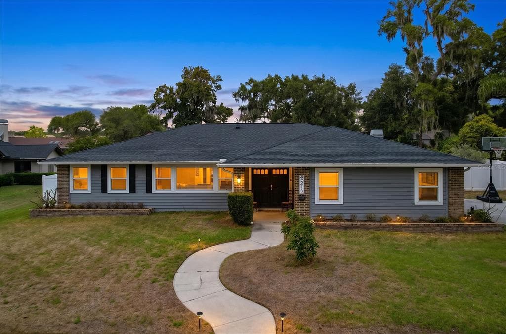 2210 ARBOR OAKS DRIVE VALRICO, FL 33594