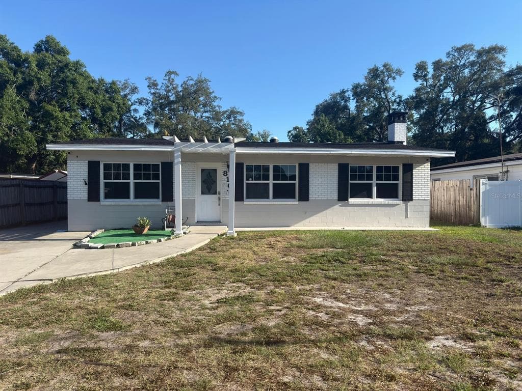 810 W 113TH AVENUE TAMPA, FL 33612