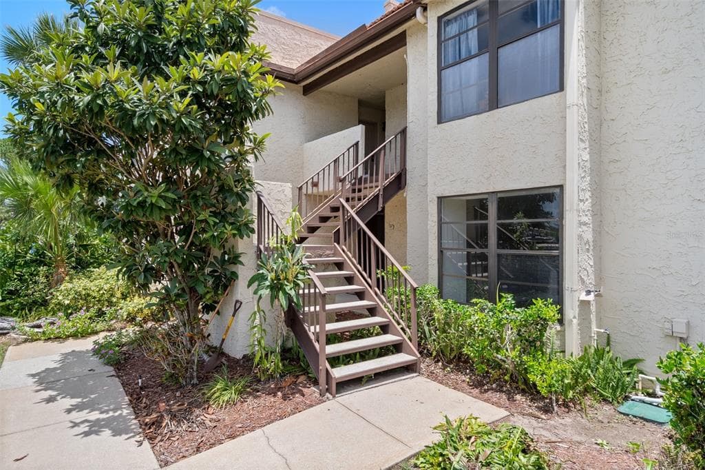 2571 CYPRUS DRIVE UNIT 1-201 PALM HARBOR, FL 34684