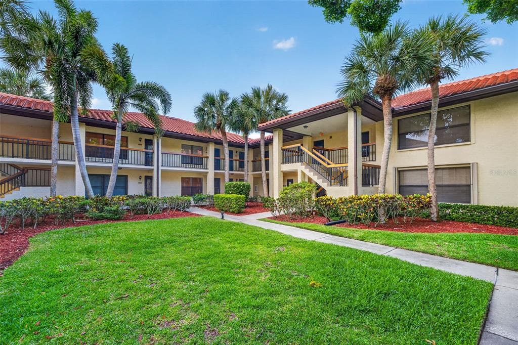 1012 HAMMOCK PINE BOULEVARD UNIT 1012 CLEARWATER, FL 33761