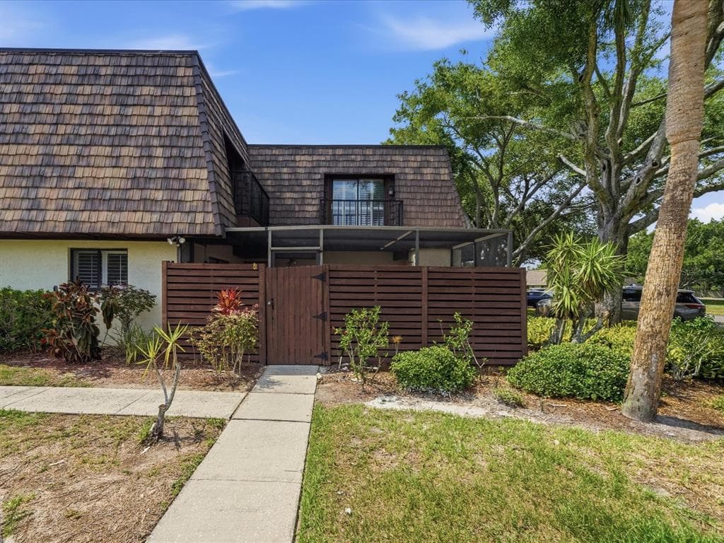 15338 E POND WOODS DRIVE UNIT 15338 TAMPA, FL 33618