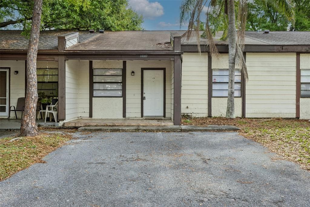 10307 COUNCILS WAY TAMPA, FL 33617