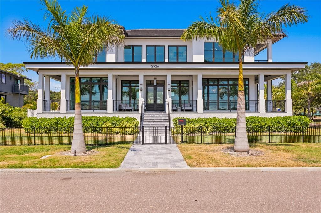 2926 COFFEE POT BOULEVARD NE ST PETERSBURG, FL 33704