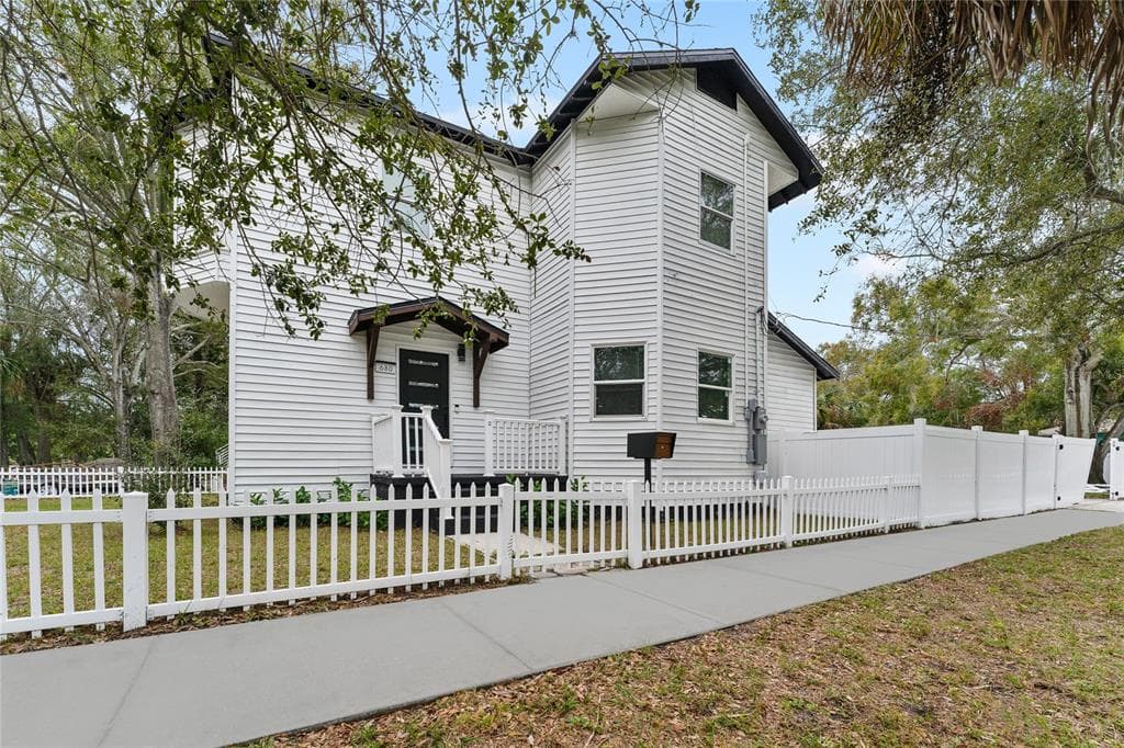680 25TH AVENUE S ST PETERSBURG, FL 33705