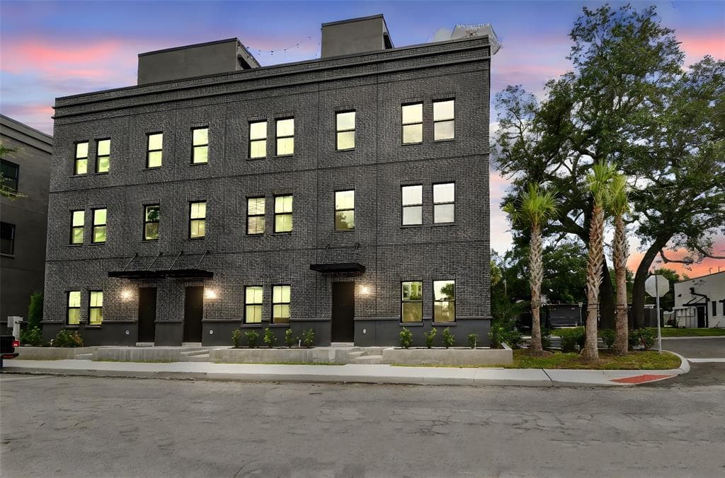 1218 E KAY STREET UNIT 9 TAMPA, FL 33602