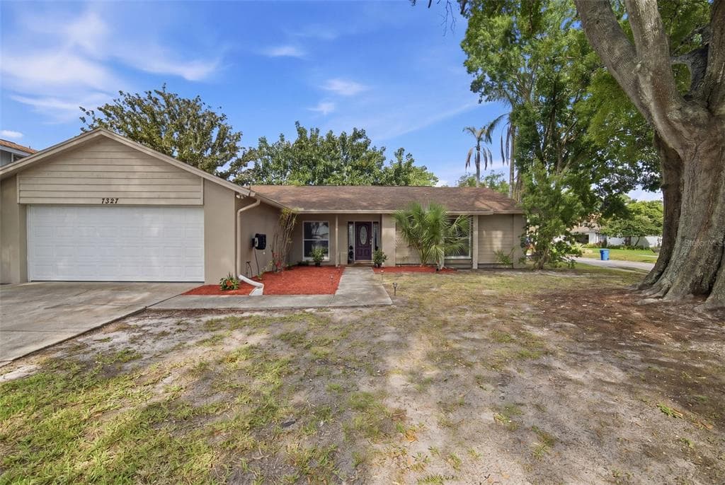 7327 SUNSHINE CIRCLE TAMPA, FL 33634