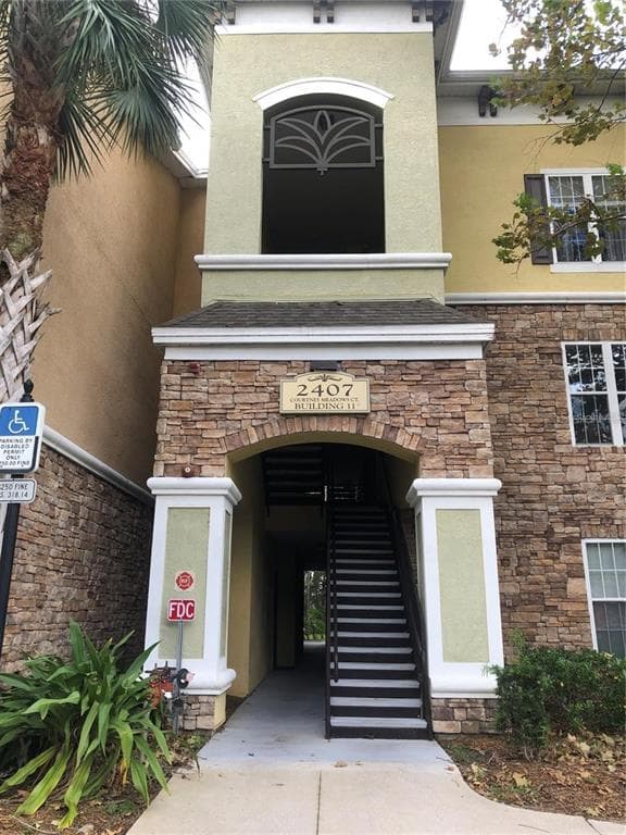 2407 COURTNEY MEADOWS COURT UNIT 104 TAMPA, FL 33619