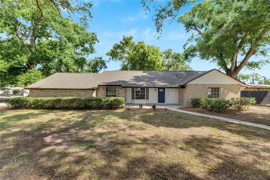 2207 PARKWOOD DRIVE VALRICO, FL 33594