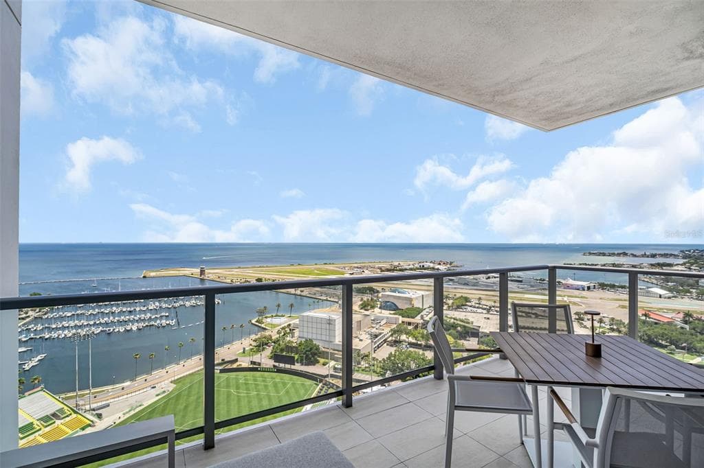 301 1ST STREET S UNIT 2501 ST PETERSBURG, FL 33701