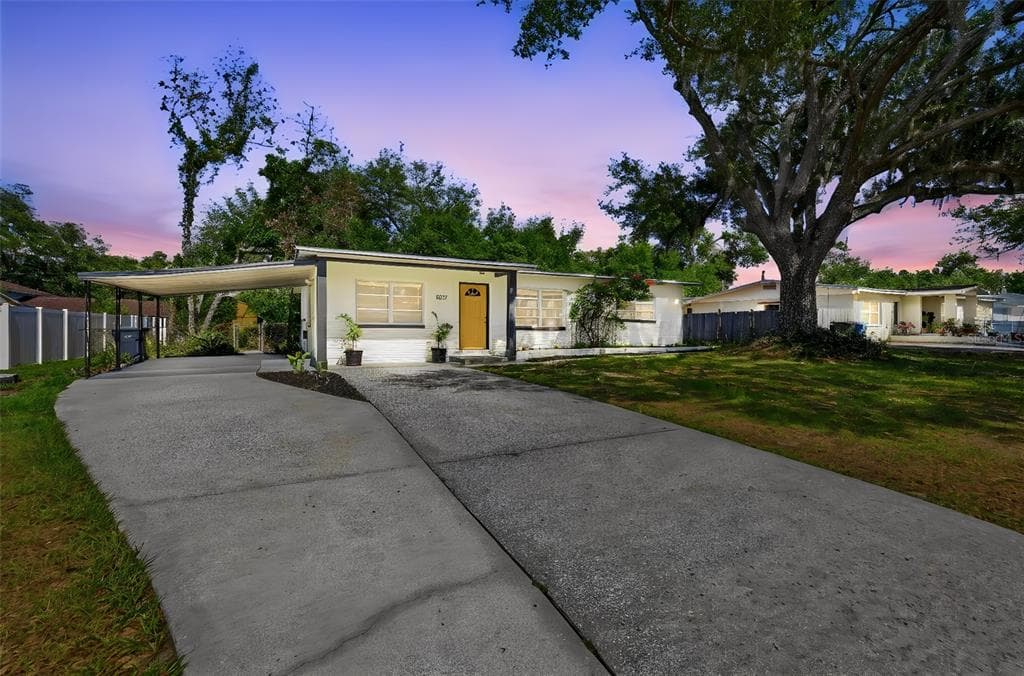 8017 CARDINAL DRIVE TAMPA, FL 33617