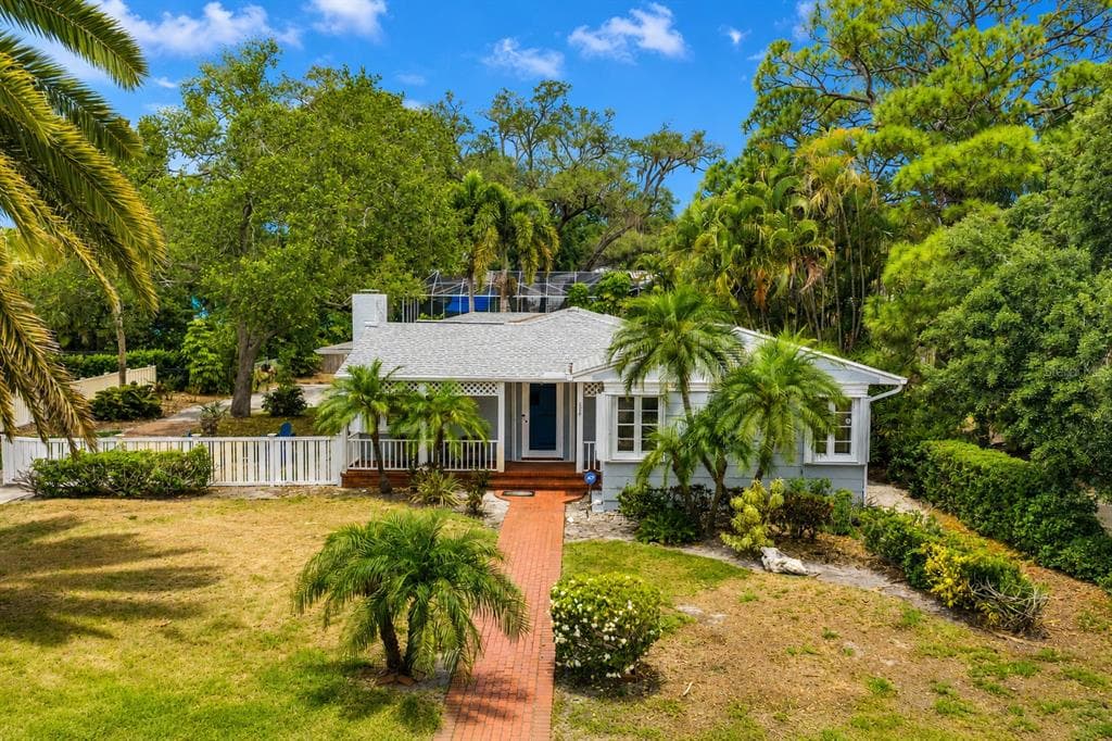 220 LYNDHURST STREET DUNEDIN, FL 34698