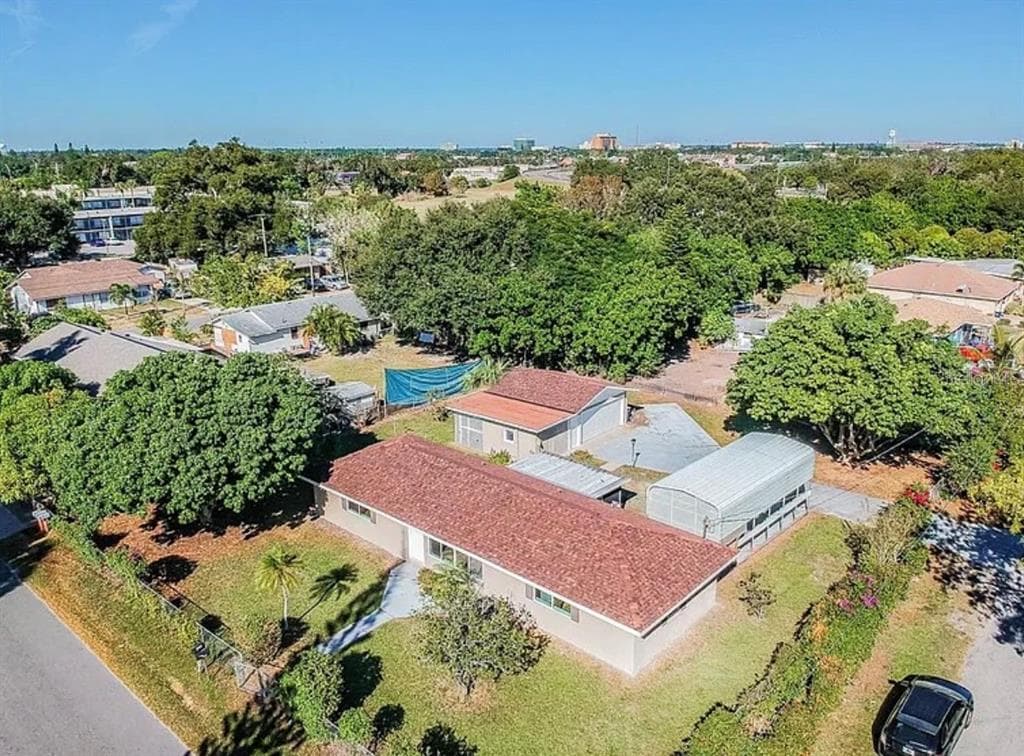 313 24TH AVENUE E BRADENTON, FL 34208