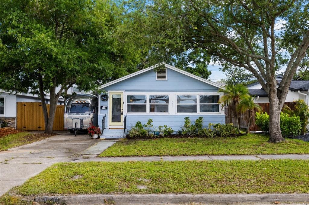 466 36TH AVENUE N ST PETERSBURG, FL 33704
