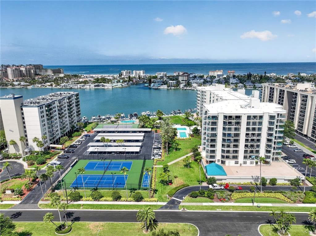670 ISLAND WAY UNIT 207 CLEARWATER BEACH, FL 33767