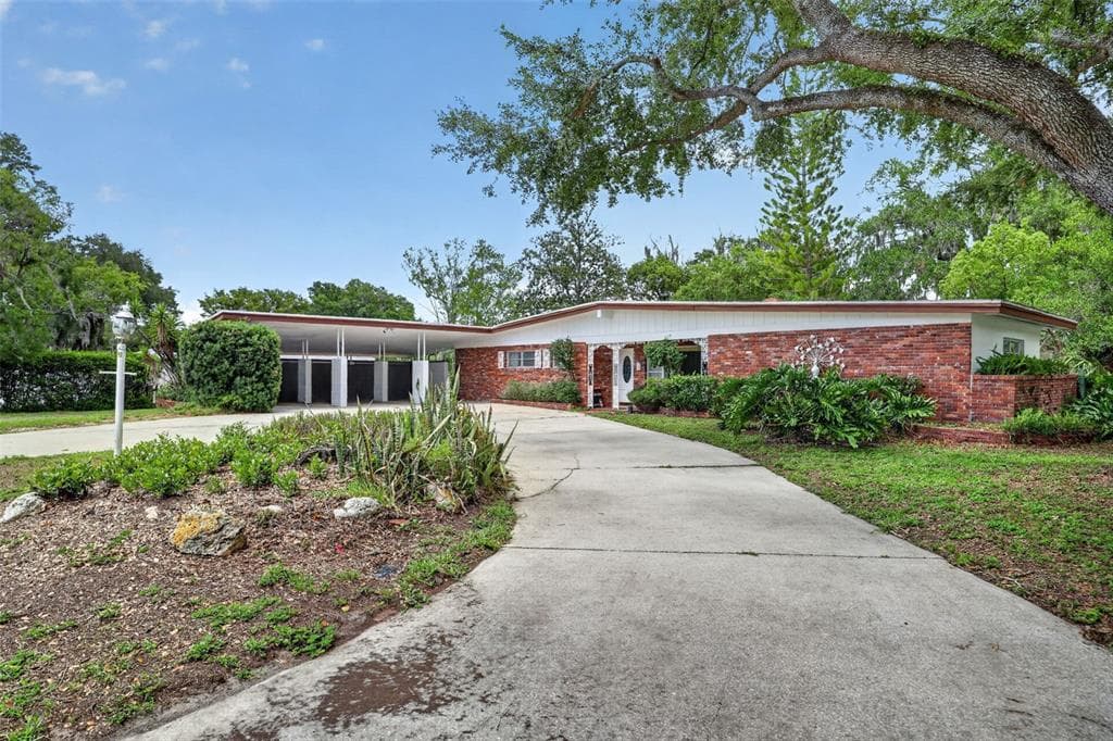 1509 W COUNTRY CLUB DRIVE TAMPA, FL 33612